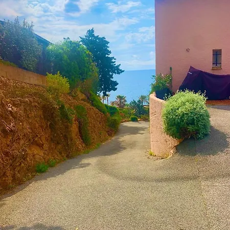 La Belle Vue-charming Duplex With Sea View, 50 Meters From And Private Parking Saint-Raphael (Var)