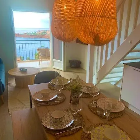 Apartmán La Belle Vue-charming Duplex With Sea View, 50 Meters From And Private Parking Saint-Raphaël