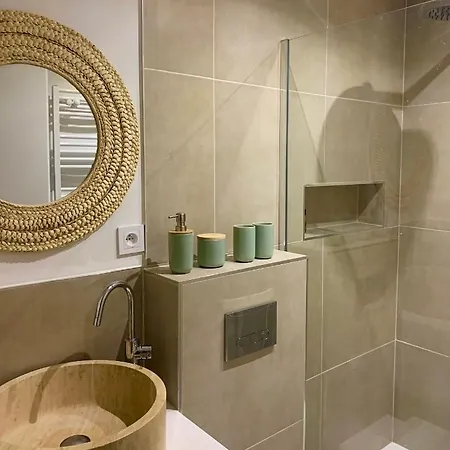 Apartment La Belle Vue-charming Duplex With Sea View, 50 Meters From And Private Parking Saint-Raphaël
