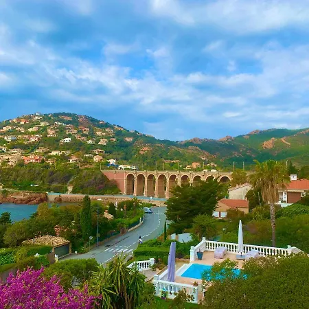 Apartment La Belle Vue-charming Duplex With Sea View, 50 Meters From And Private Parking Saint-Raphael (Var)