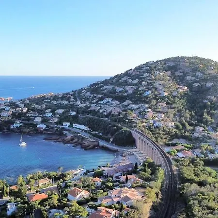 Apartmán La Belle Vue-charming Duplex With Sea View, 50 Meters From And Private Parking Saint-Raphaël