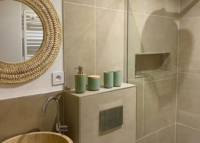 Apartment La Belle Vue-charming Duplex With Sea View, 50 Meters From And Private Parking Saint-Raphael (Var)