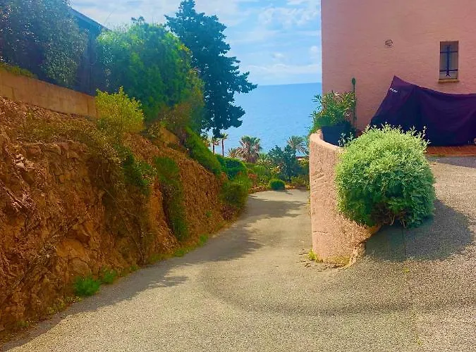 La Belle Vue-charming Duplex With Sea View, 50 Meters From And Private Parking Saint-Raphaël