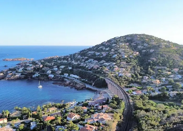 Apartment La Belle Vue-charming Duplex With Sea View, 50 Meters From And Private Parking Saint-Raphael (Var)